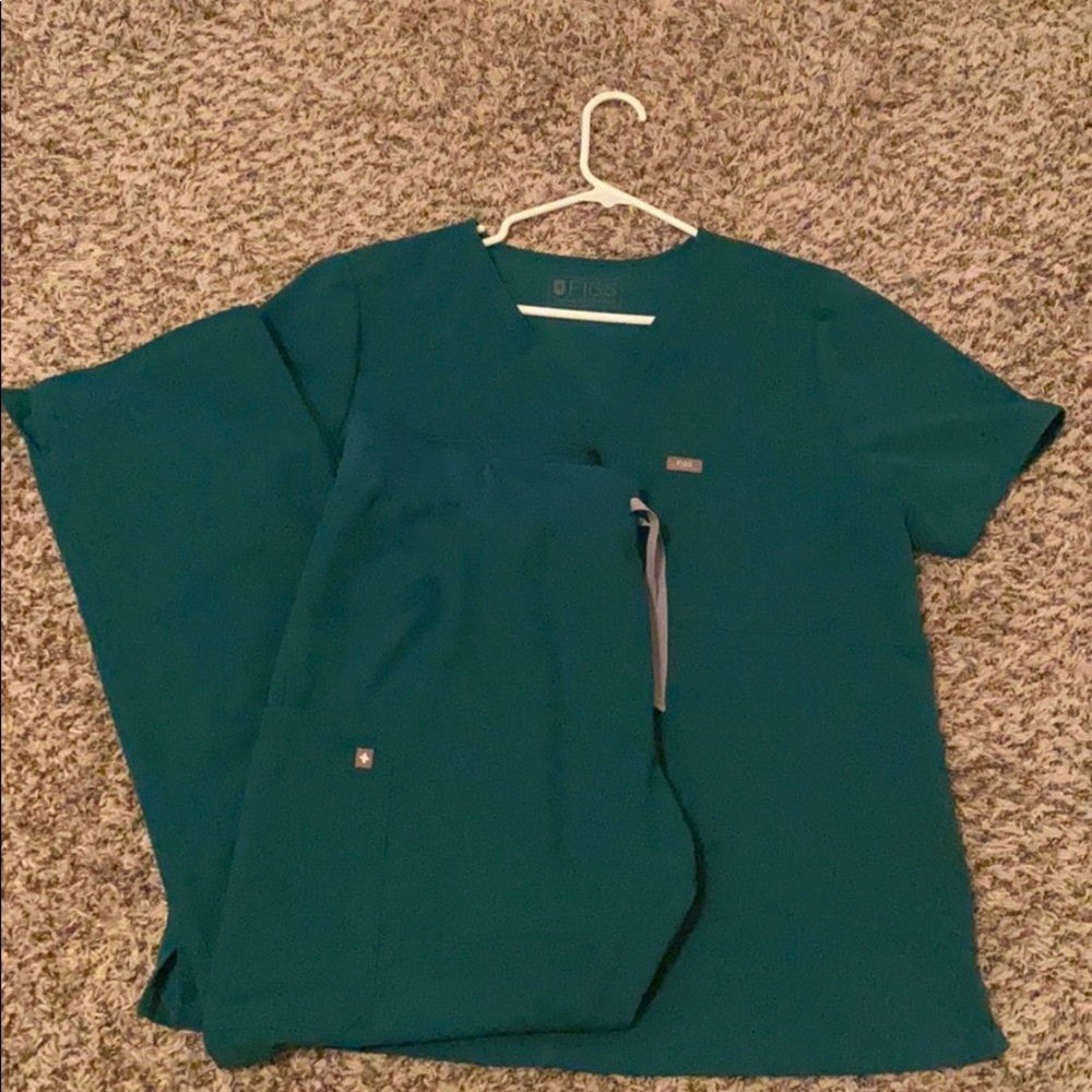 FIGS XL/XLT HUNTER GREEN SCRUB SET